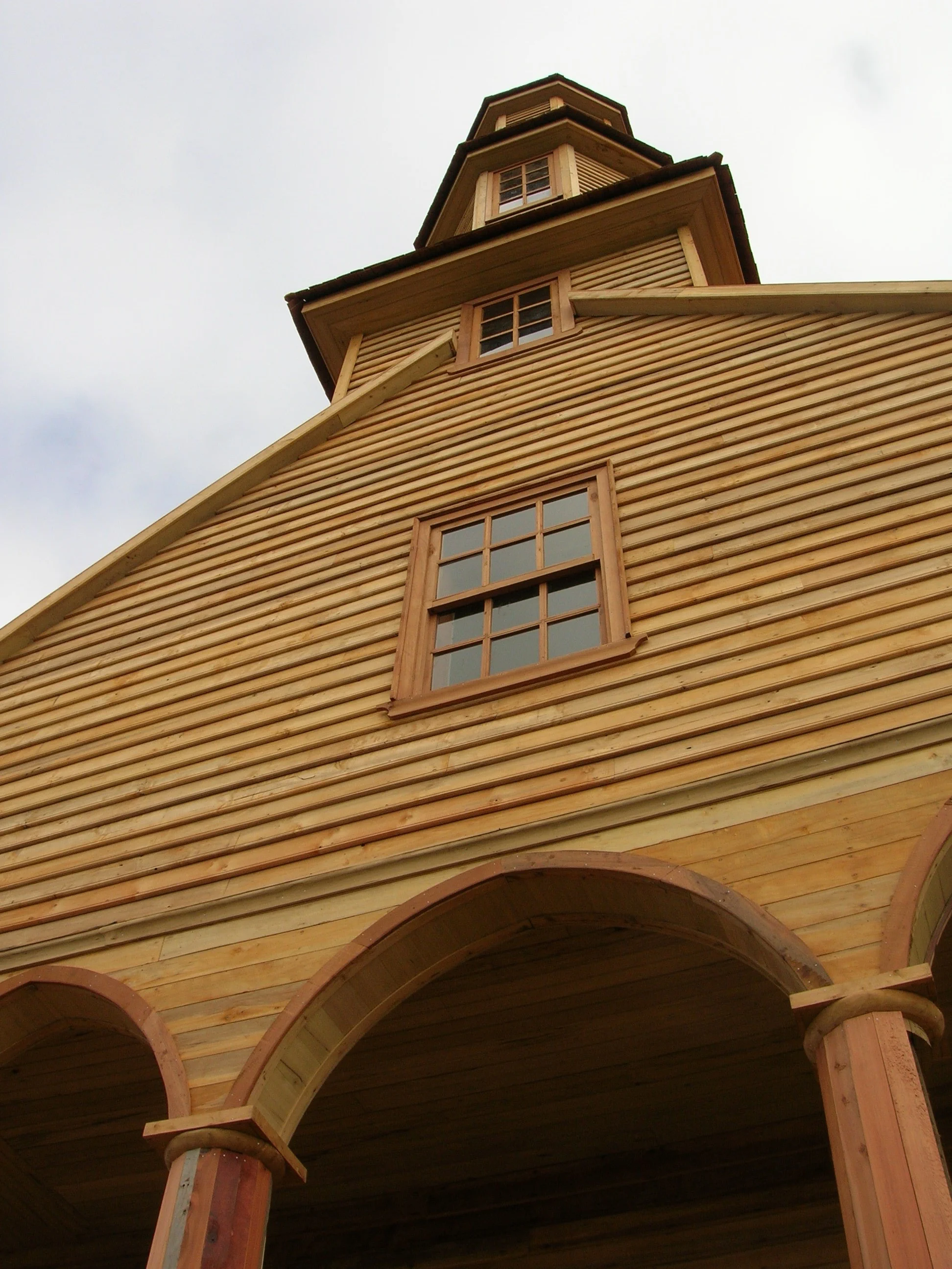 Ventanas patrimoniales de Vilupulli restauradas en madera nativa