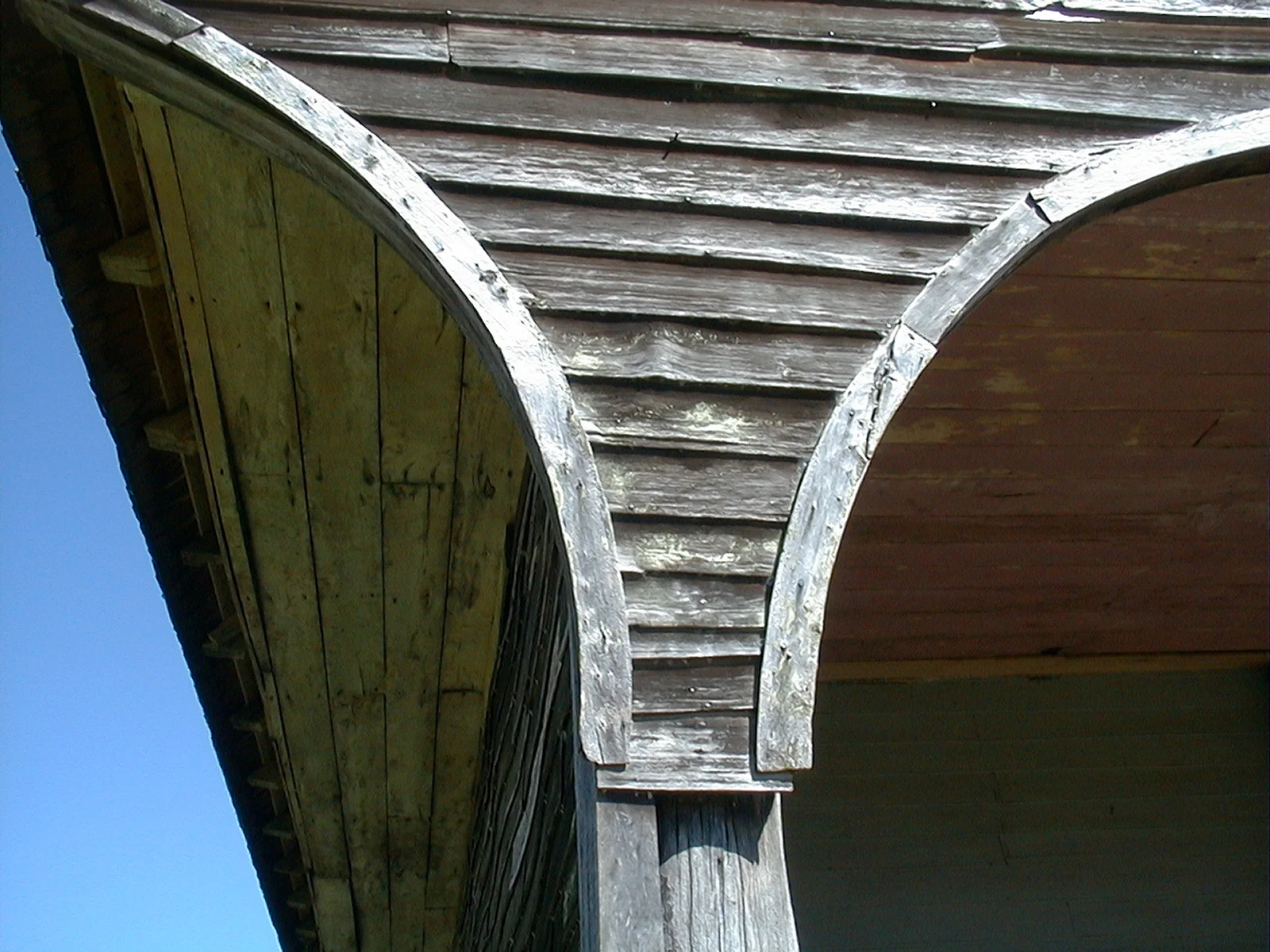 Revestimiento exterior en madera antes de la restauración
