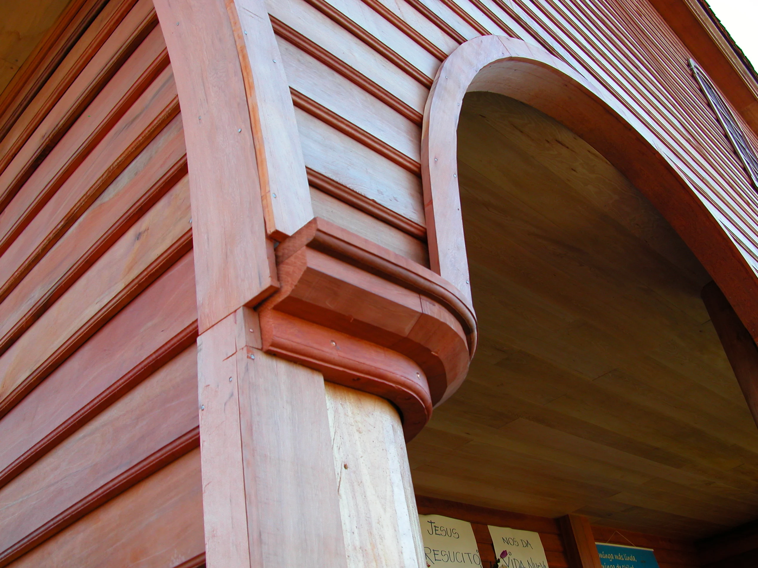 Revestimiento exterior en madera restaurado